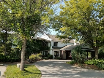 settlement courtyard inn and lavender spa