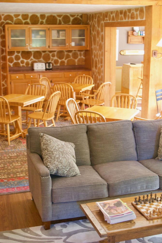 settlement courtyard inn and lavender spa