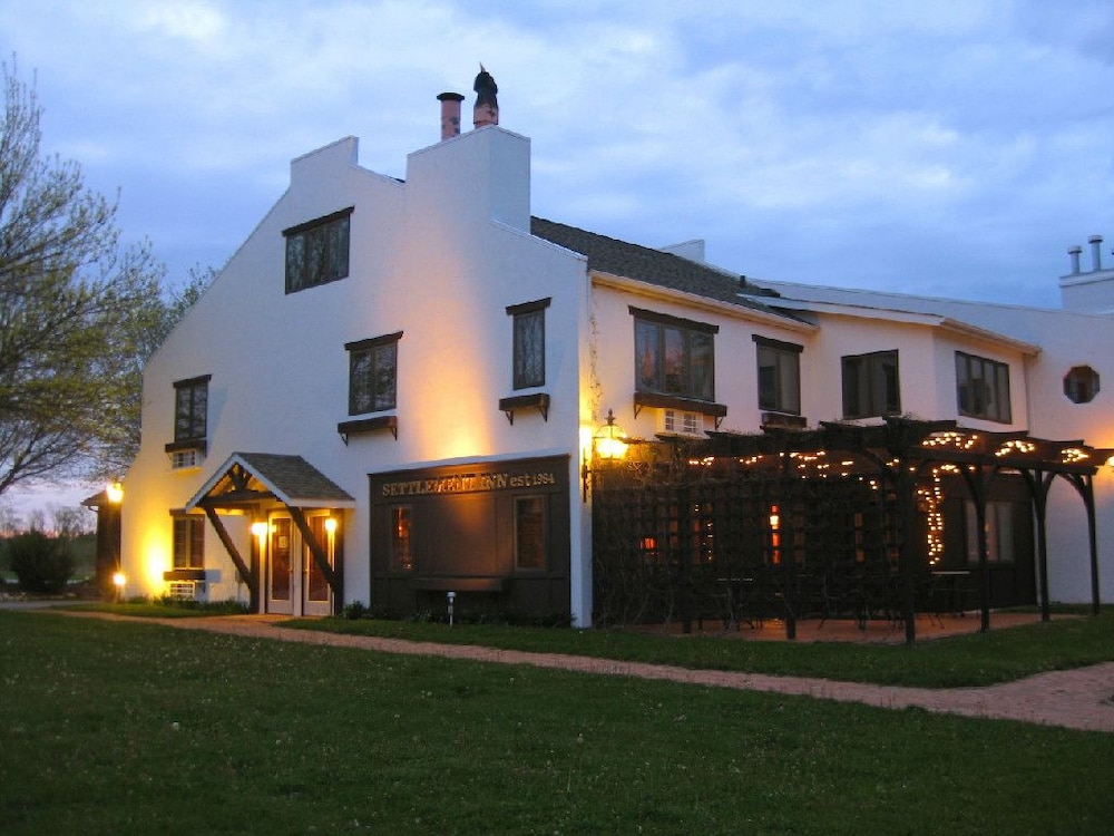 settlement courtyard inn and lavender spa