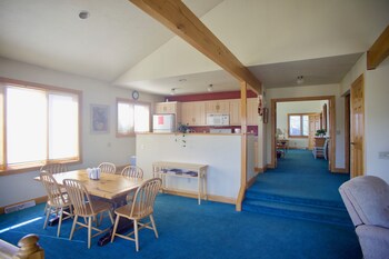 settlement courtyard inn and lavender spa