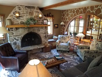 settlement courtyard inn and lavender spa