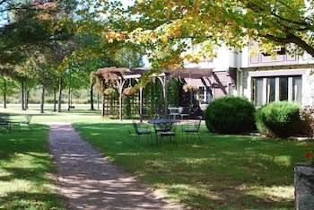 settlement courtyard inn and lavender spa