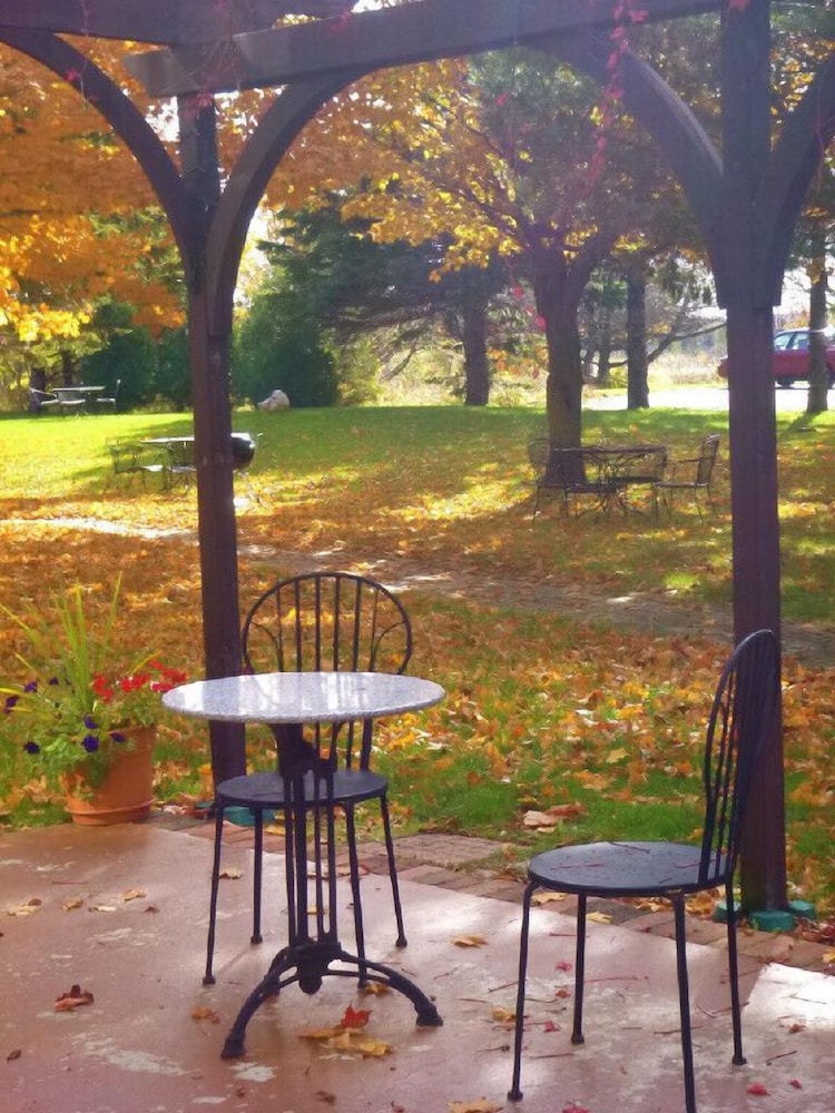 settlement courtyard inn and lavender spa