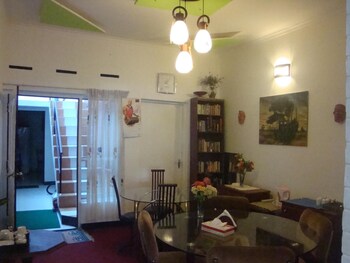 Days Inn Kandy,Nuwara Eliya>>Kandy,3 star