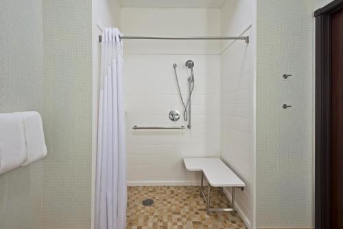 holiday inn express and suites uniontown by ihg