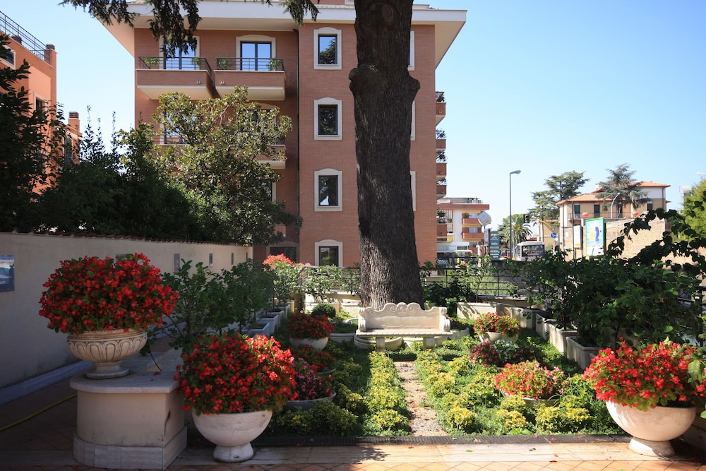 smooth hotel rome west