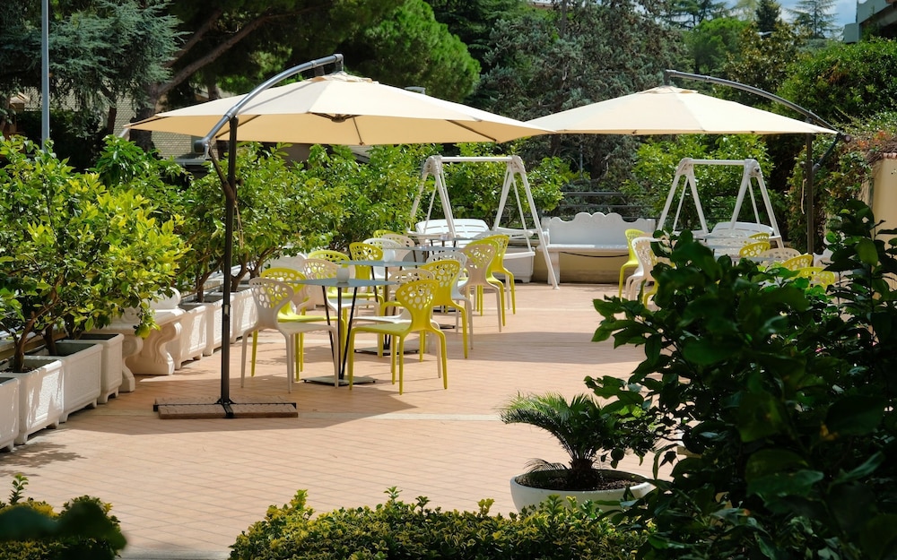 smooth hotel rome west