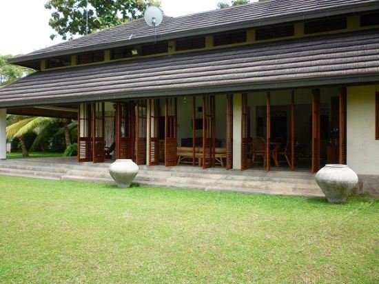 Serenity Lake Front Villa,Colombo>>Boralesgamuwa,3 star