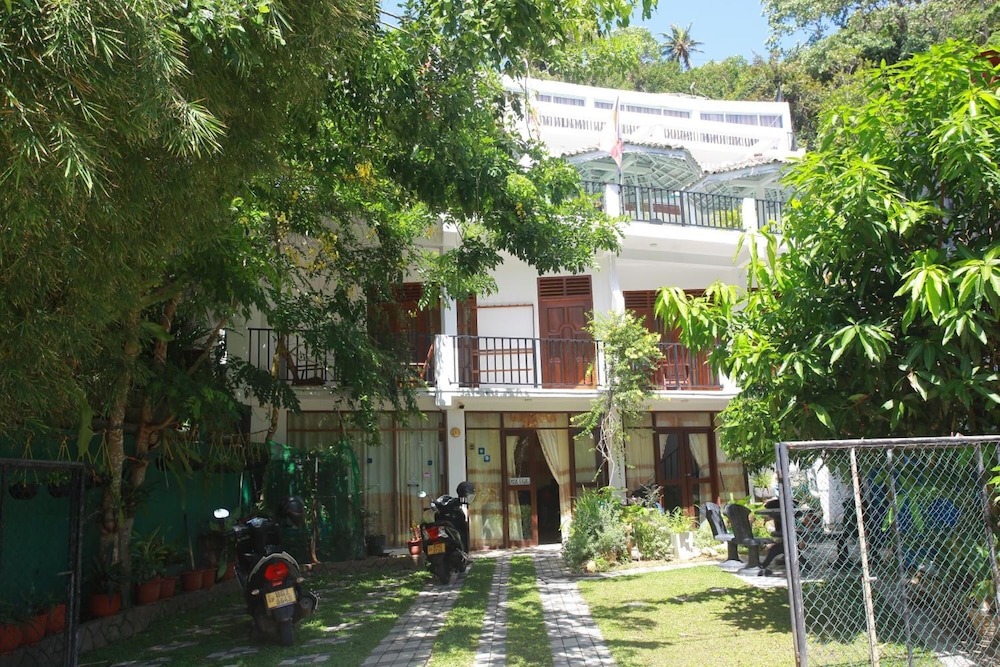 mirissa beach inn