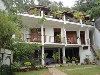 mirissa beach inn
