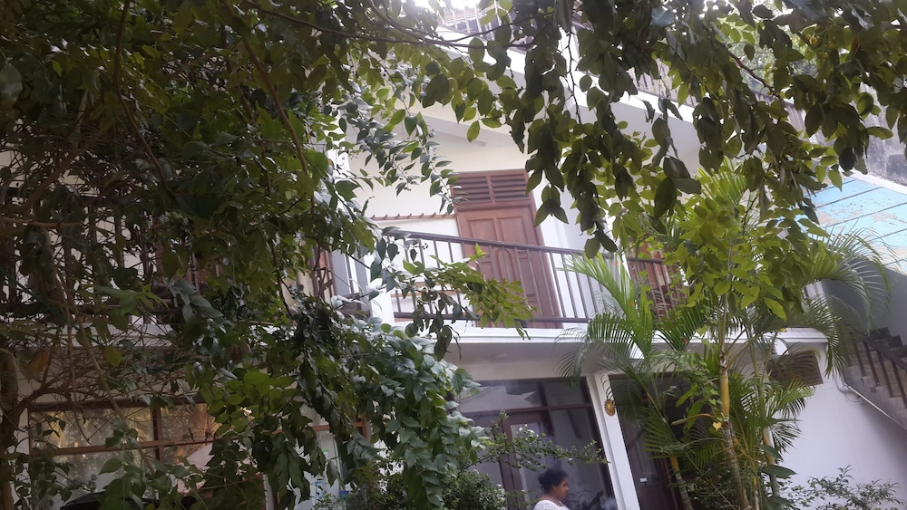 mirissa beach inn