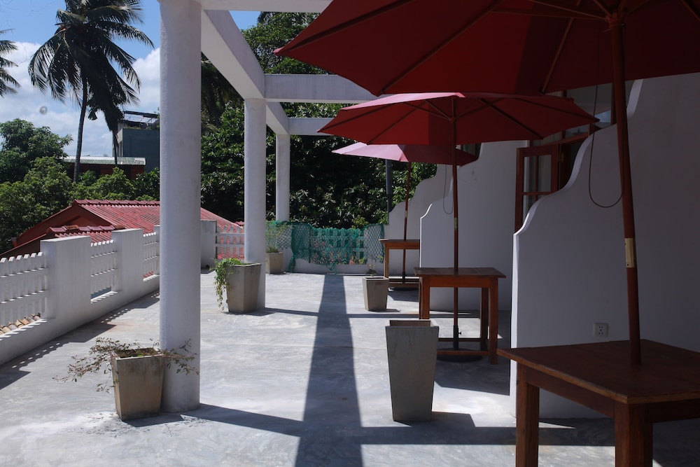mirissa beach inn
