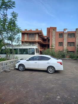 Zan-Seyoum Hotel