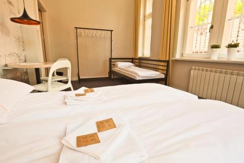 sleep in hostel and apartments stare miasto