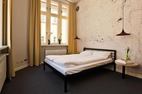 sleep in hostel and apartments stare miasto