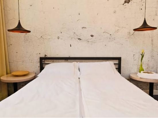 sleep in hostel and apartments stare miasto