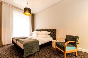 sleep in hostel and apartments stare miasto