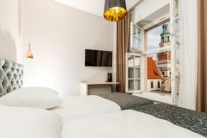 sleep in hostel and apartments stare miasto