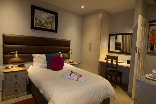 Balmoral Lodge,Cape Town>>Bellville,3 star