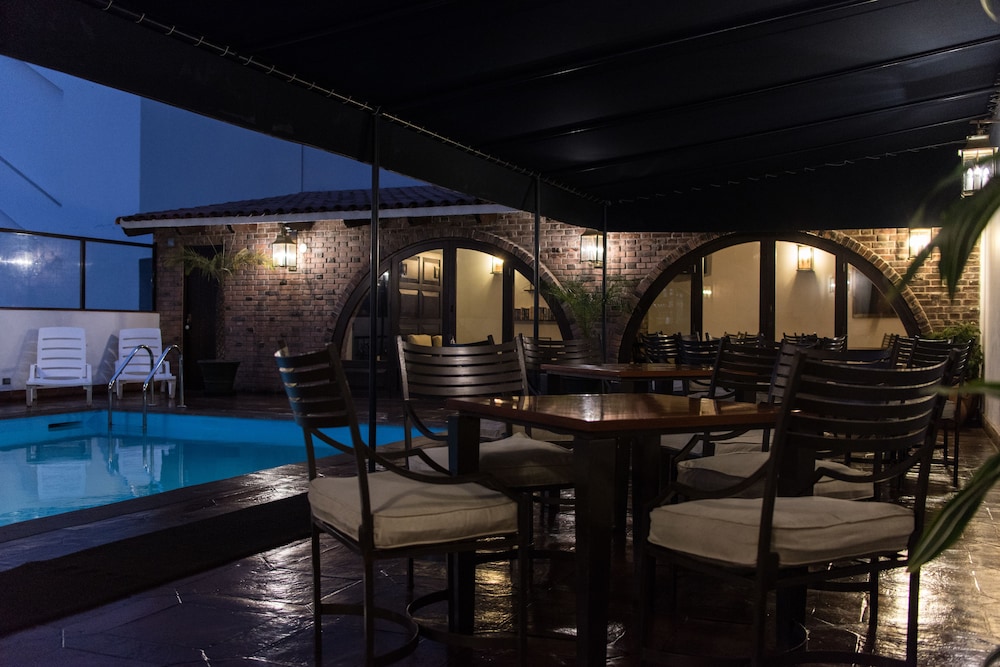 apart hotel el doral