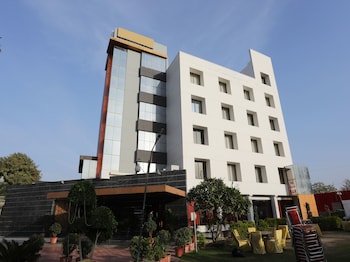Oyo 11973 Badri Palace