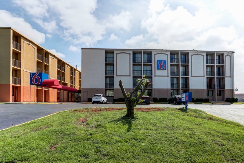 motel 6 jackson tn