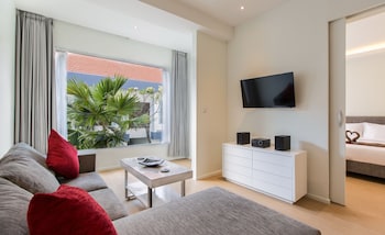 coast boutique apartments