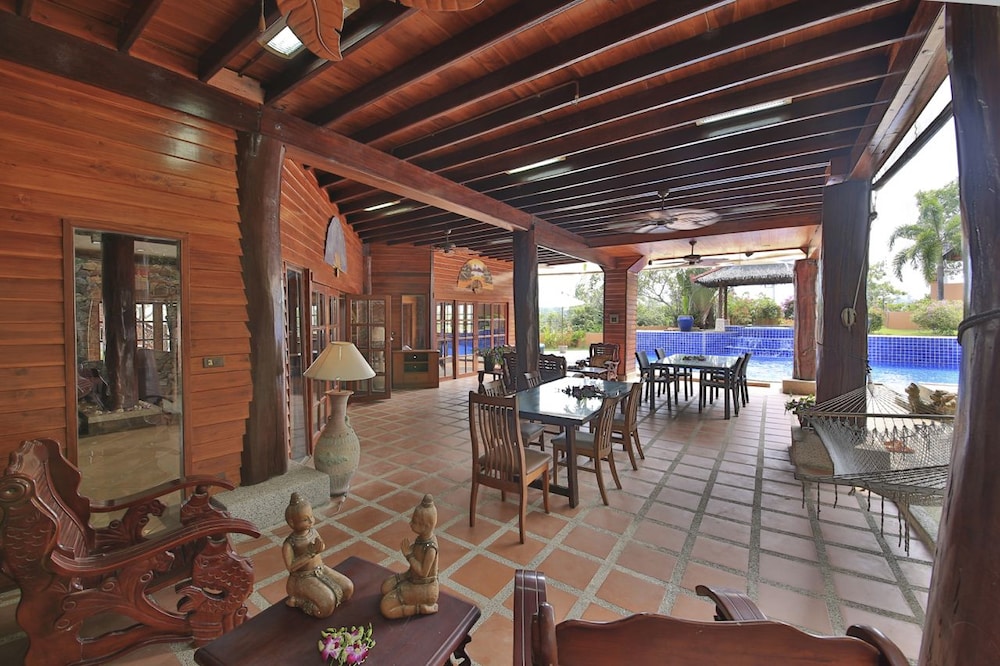 presidential thai villa