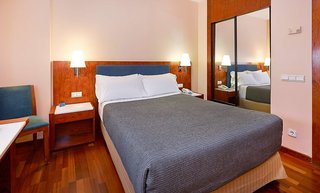 nh barcelona entenza