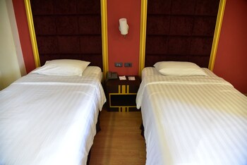 grand pink hotel hat yai