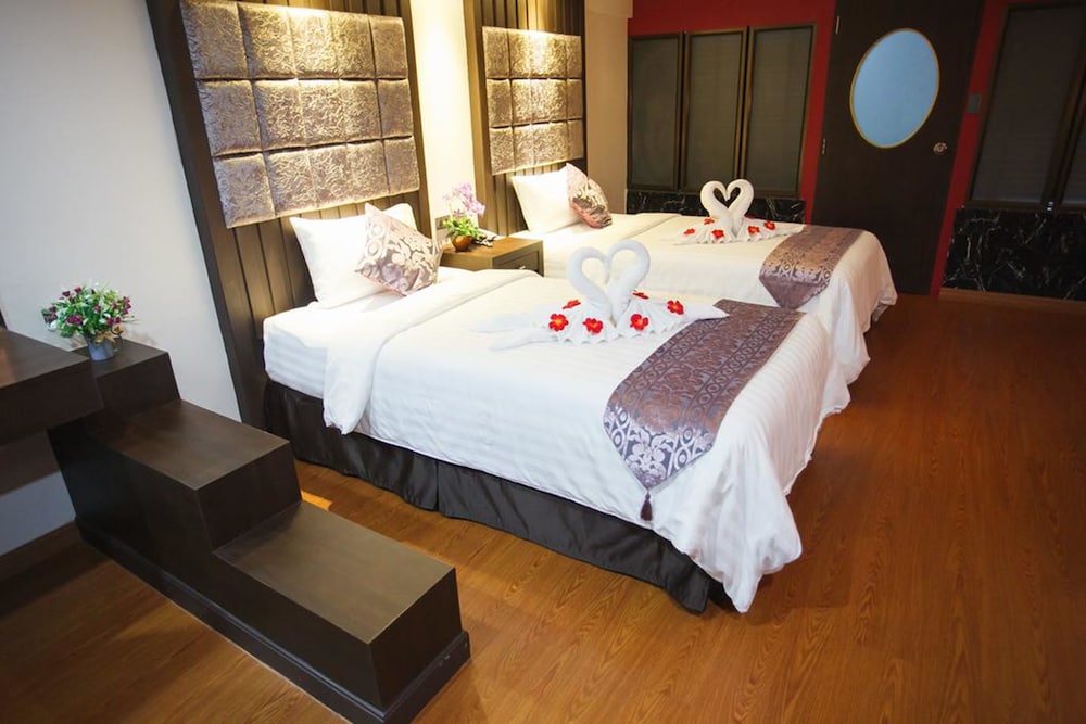 grand pink hotel hat yai