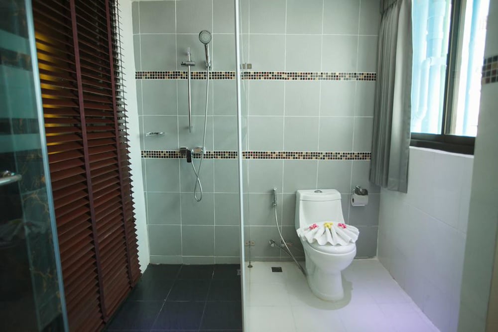 grand pink hotel hat yai