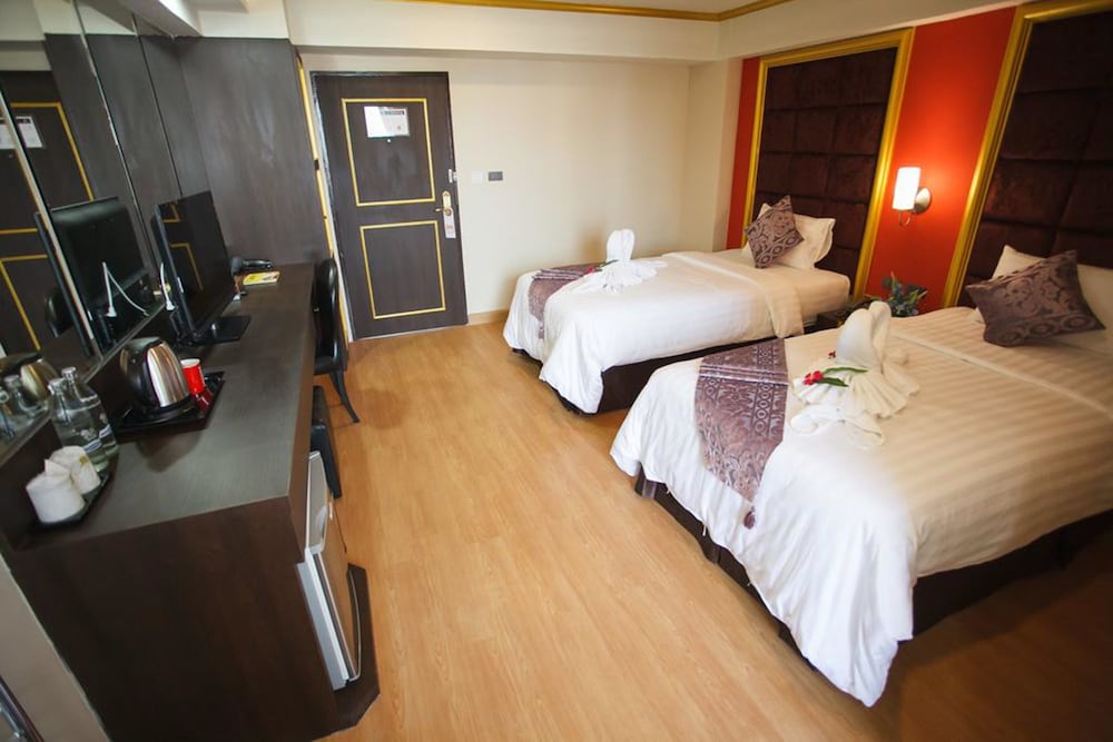 grand pink hotel hat yai