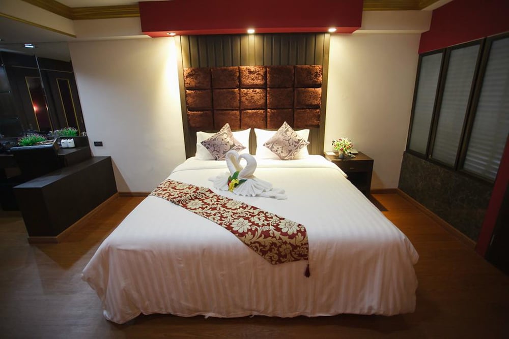 grand pink hotel hat yai