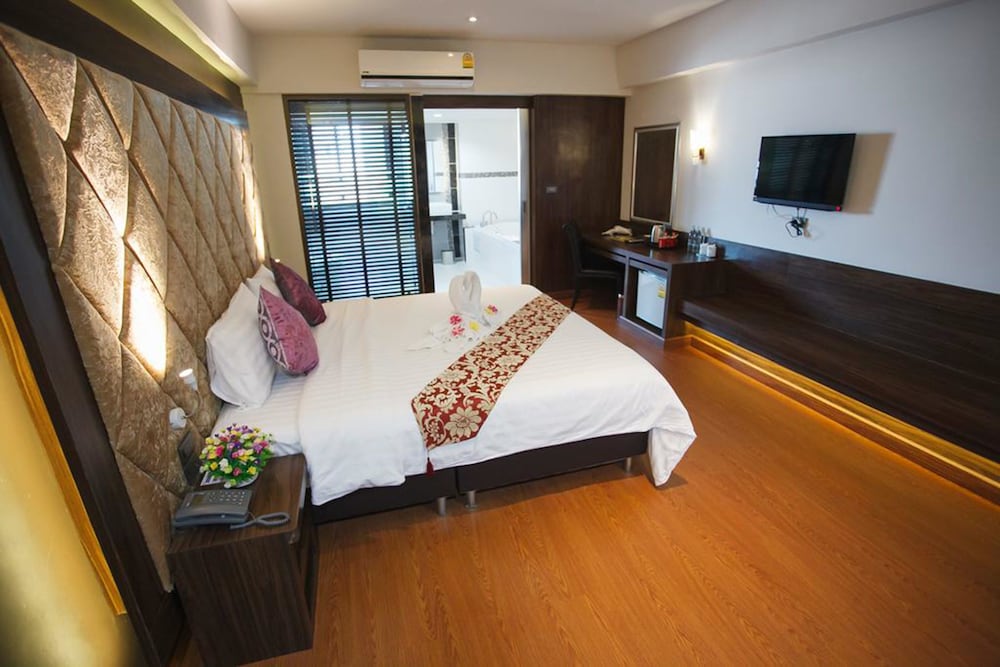 grand pink hotel hat yai