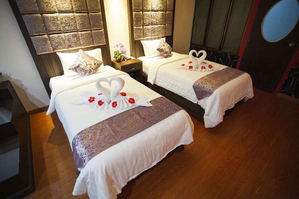 grand pink hotel hat yai
