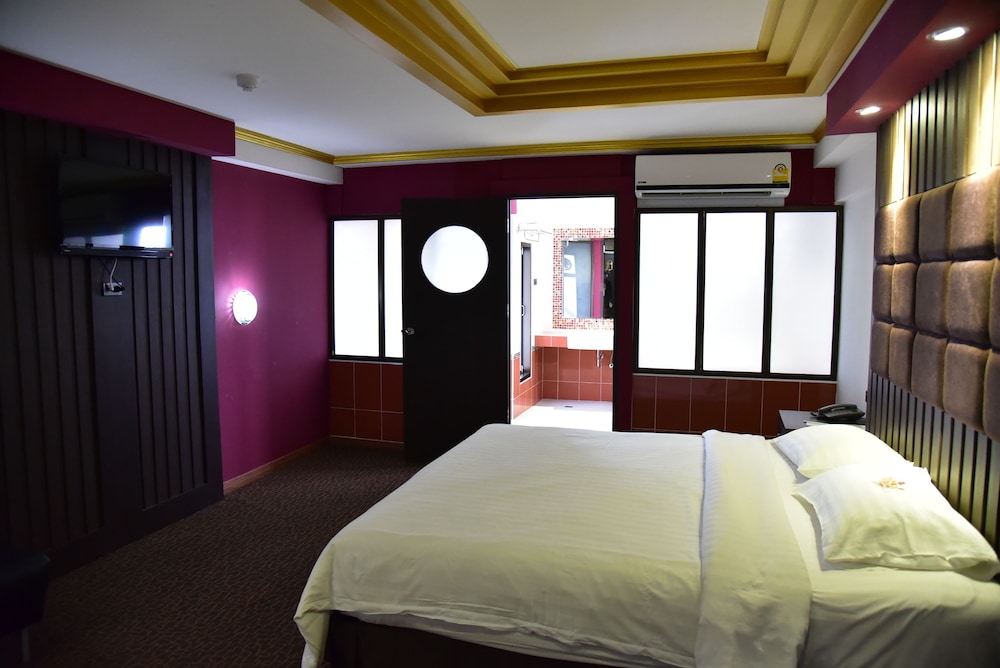 grand pink hotel hat yai