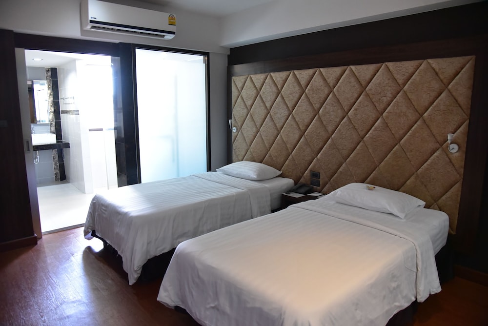 grand pink hotel hat yai