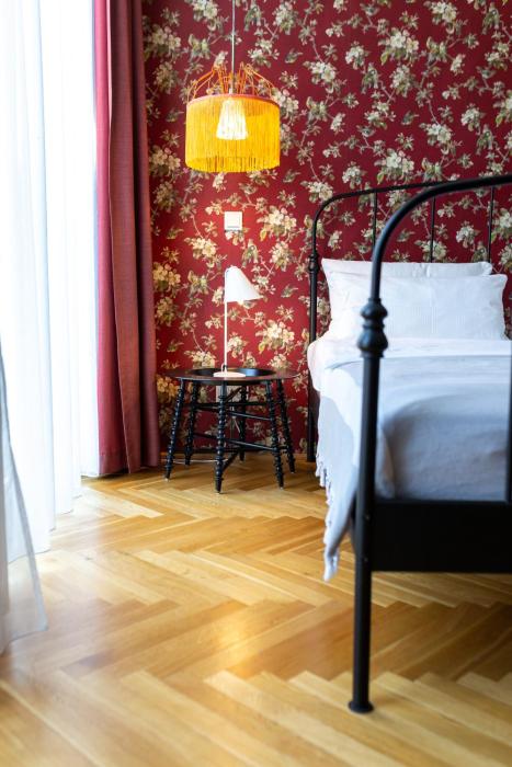 the circus apartments