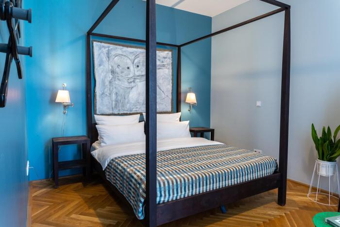 the circus apartments