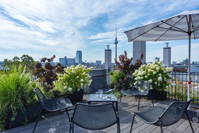 the circus apartments