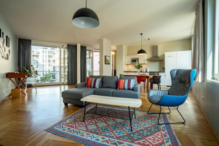 the circus apartments