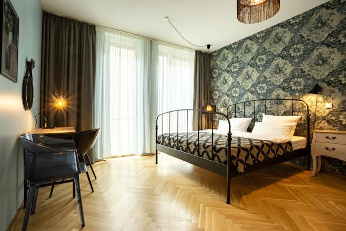 the circus apartments