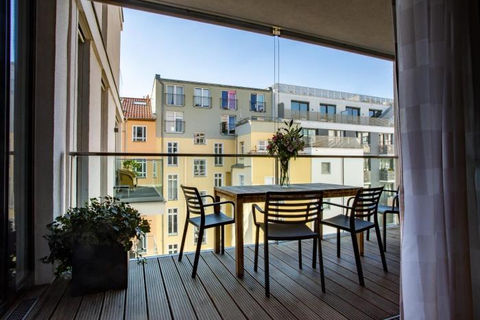 the circus apartments