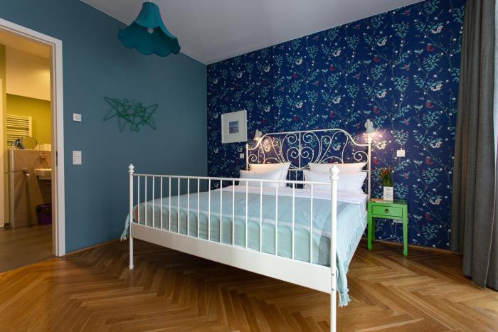 the circus apartments