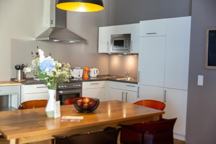 the circus apartments