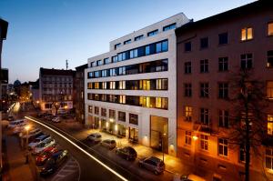 the circus apartments