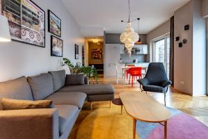 the circus apartments