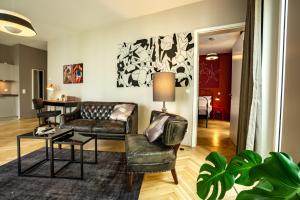 the circus apartments