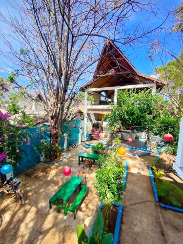 gili beach bum hostel